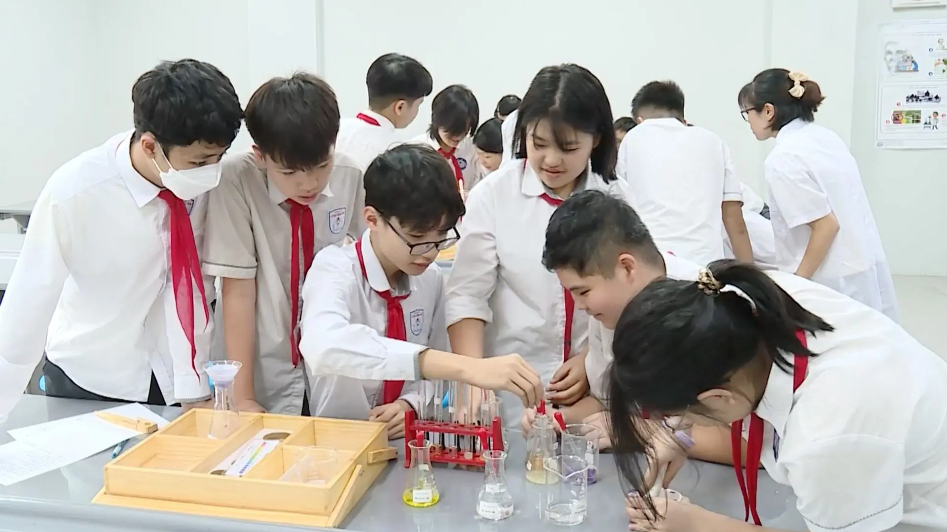 Khơi dậy đam mê khoa học trong học sinh | Giáo dục và Đào tạo | 28/10/2025